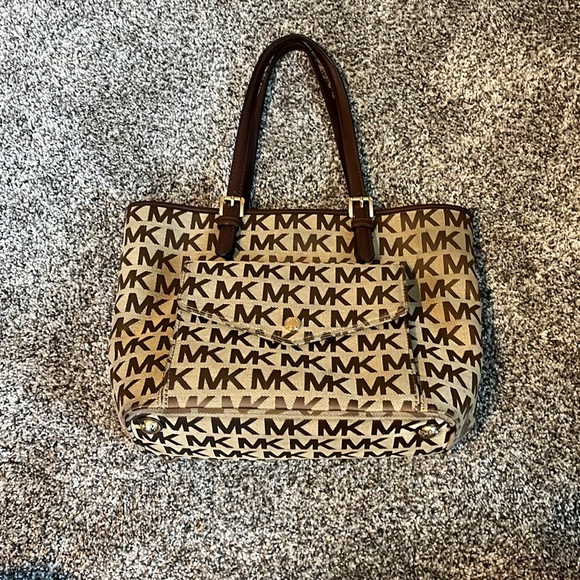 Michael Kors purse - Picture 2 of 8